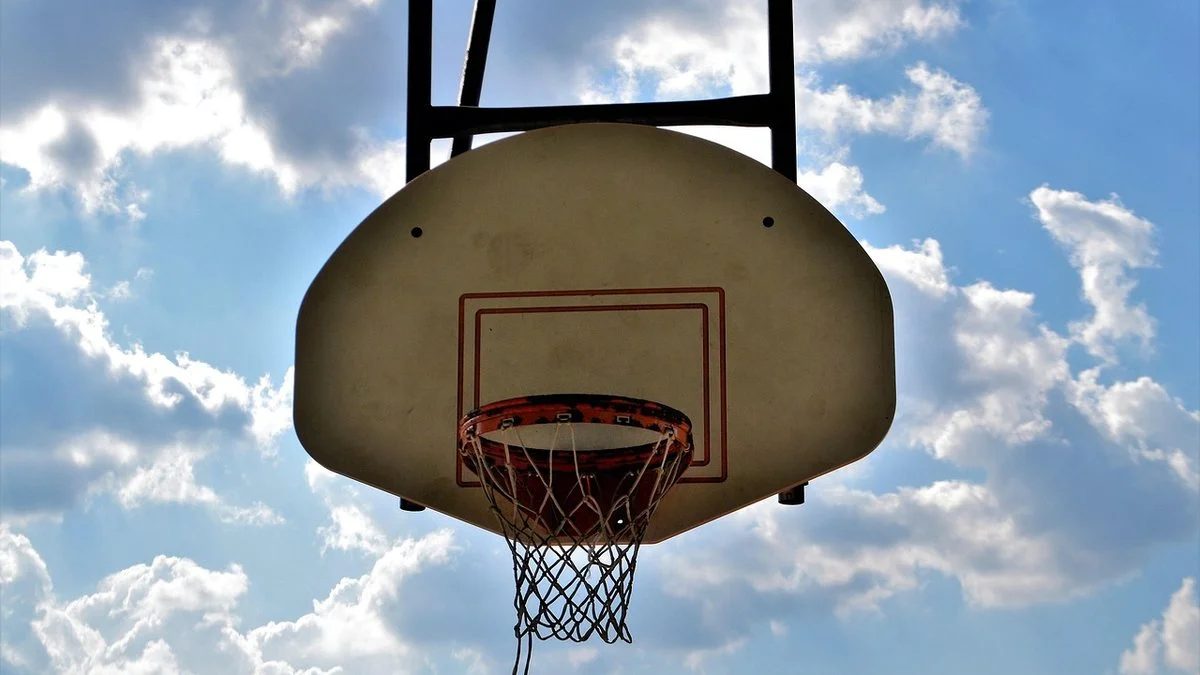 NBA总决赛规则变化下的比赛管理：从詹姆斯静心时刻看逆转